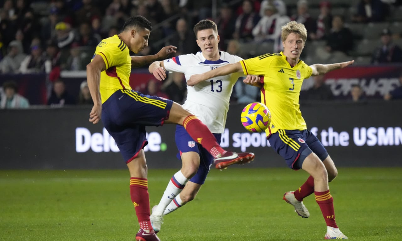 Colombia's Alexis Perez, left, clears the ball in front of United States' Matthew Hoppe (13) and Colombia's Andres Llinas (3) during the second half of an international friendly soccer match Saturday, Jan. 28, 2023, in Carson, Calif. (AP/Marcio Jose Sanchez)
