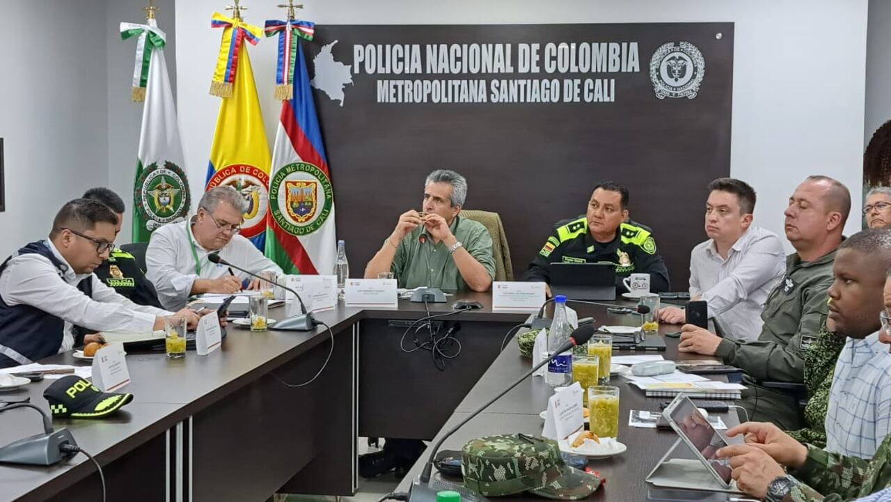 El ministro del Interior Luis Fernando Velasco aseguró que encontró "en el Valle lo que quisiera ver en toda Colombia” al término de la reunión sobre garantías electorales en Cali.