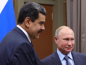 Vladímir Putin (d), presidente de Rusia, y Nicolás Maduro, presidente de Venezuela.