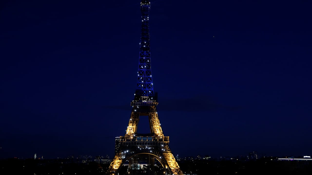 Torre Eiffel / Colores de Ucrania