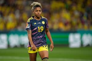 Jorelyn Carabali de Colombia camina en el campo antes del partido de fútbol del Grupo H de la Copa Mundial Femenina entre Alemania y Colombia en el Estadio de Fútbol de Sydney en Sydney, Australia, el domingo 30 de julio de 2023. (Foto AP/Rick Rycroft)