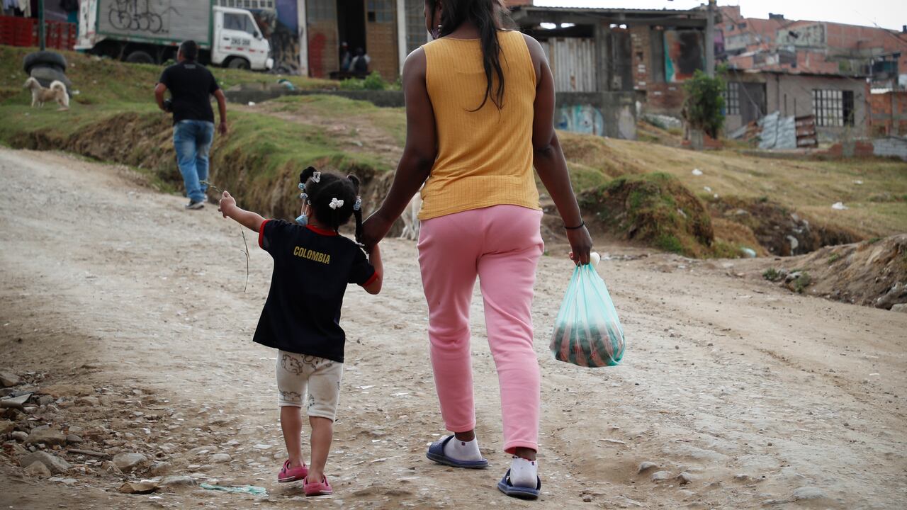 Pobreza familias vulnerables
niños mal alimentados
carestía
pobreza extrema
hambre
canasta familiar
precios altos
inflación
Soacha febrero 9 del 2022
Foto Guillermo Torres Reina / Semana