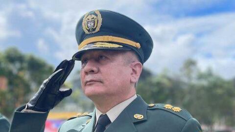 Investigan al general Olveiro Pérez Mahecha, jefe de Planeación y Políticas del Ejército por usar, al parecer, personal militar para trabajos domésticos.
