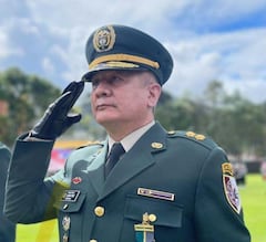 Investigan al general Olveiro Pérez Mahecha, jefe de Planeación y Políticas del Ejército por usar, al parecer, personal militar para trabajos domésticos.