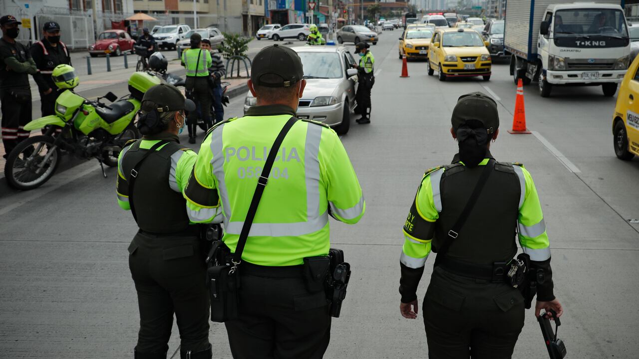 Movilidad en Bogotá en la primera semana de pico y placa todo el dia puesto de control policia de transito
Bogotá enero 12 del 2022
Foto Guillermo Torres Reina