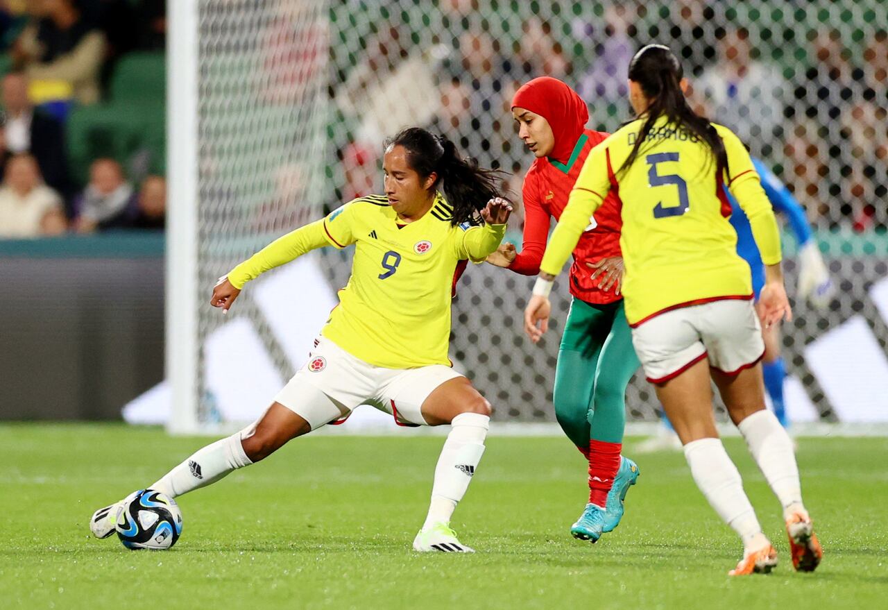 Soccer Football - FIFA Women’s World Cup Australia and New Zealand 2023 - Group H - Morocco v Colombia - Perth Rectangular Stadium, Perth, Australia - August 3, 2023 Colombia's Mayra Ramirez and Lorena Bedoya in action with Morocco's Nouhaila Benzina REUTERS/Luisa Gonzalez