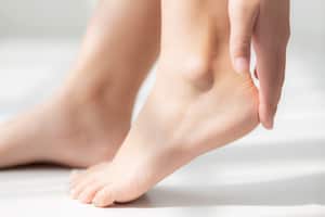 Los problemas de pies resecos se pueden aliviar con remedios caseros.
