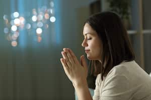 Los conocedores del tema religioso recalcan la necesidad de orar con fervor y honestidad.