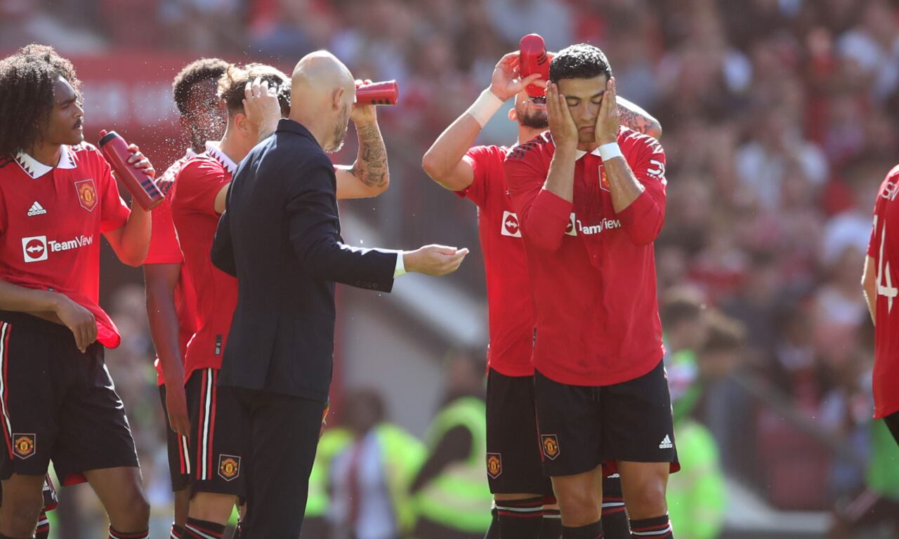 MANCHESTER, ENGLAND - JULY 31: Manchester United manager Erik ten Hag chats with Christiano Ronaldo of Manchester United during the Pre-Season Friendly match between Manchester United and Rayo Vallecano at Old Trafford on July 31, 2022 in Manchester, England. (Photo by Getty Images/Jan Kruger)