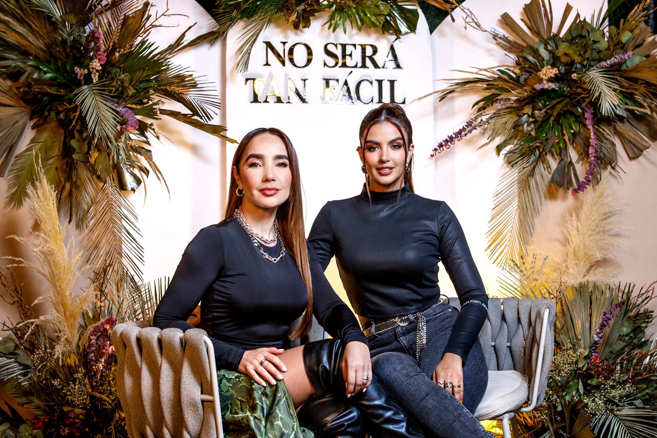 Dayanara Peralta y Paola Jara.