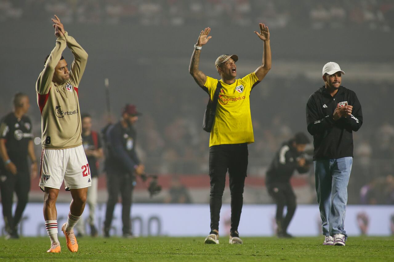 SAO PAULO, BRAZIL - AUGUST 16: Wellington Rato, Caio Paulista and Luciano of Sao Paulo celebrate after winning a semifinal second leg match between Sao Paulo and Corinthians as part of Copa do Brasil 2023 at Morumbi Stadium on August 16, 2023 in Sao Paulo, Brazil. (Photo by Miguel Schincariol/Getty Images)