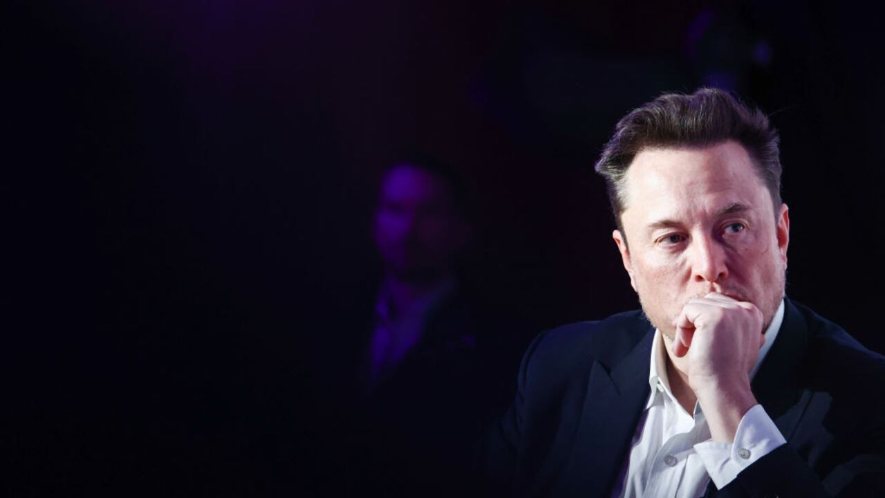 La decisión judicial a favor de Elon Musk ha puesto en marcha una batalla legal, con abogados que exigen compensaciones financieras sustanciales.