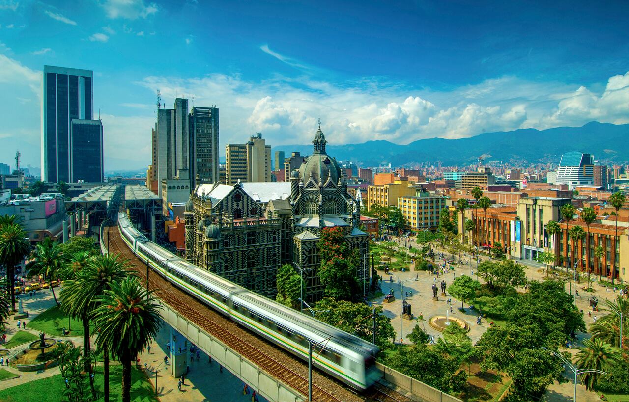 Medellin, Colombia, Plaza Botero - Metro elevado