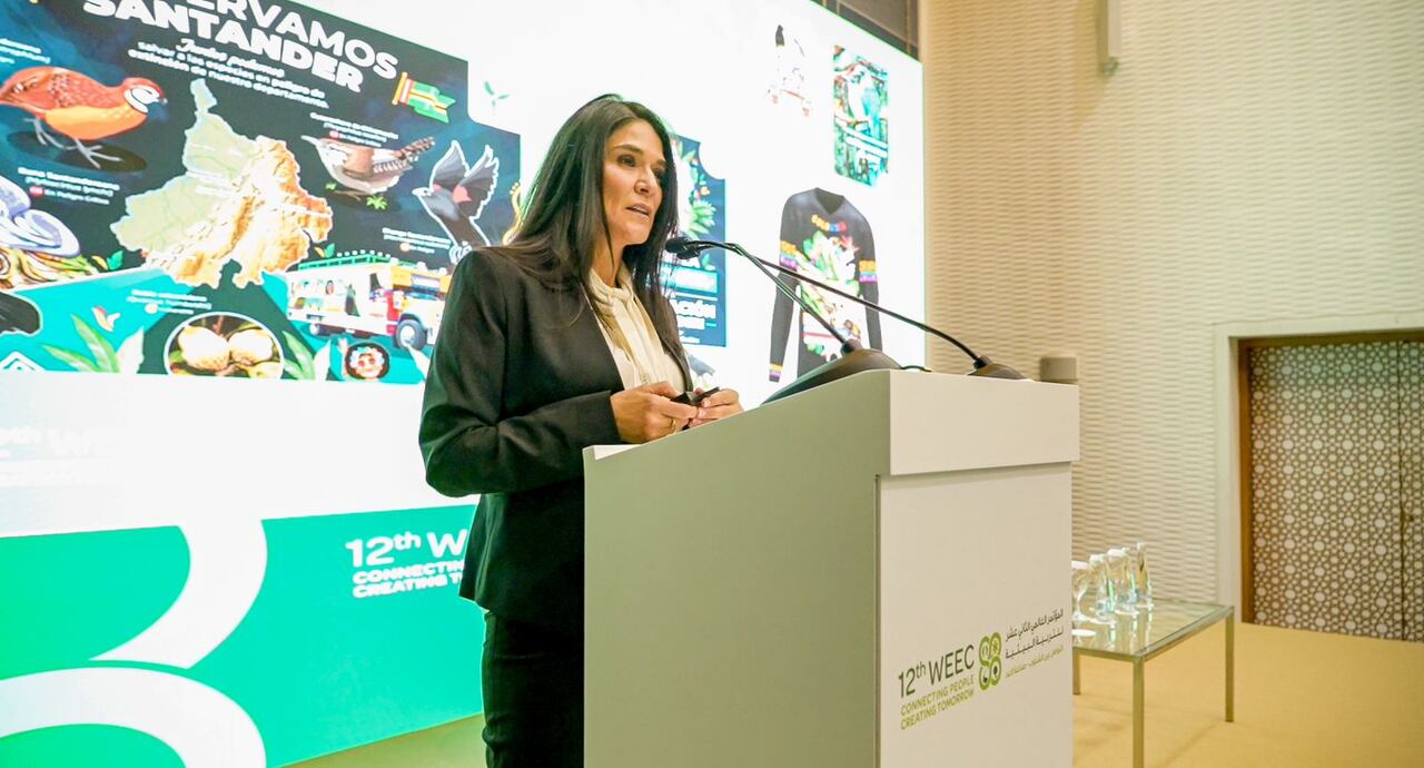 Sara Lara en Emiratos Árabes participando  en un congreso mundial sobre conservación.