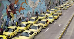 Según las cifras de la Secretaría de Movilidad, en Bogotá están matriculados algo más de 49.000 taxis.