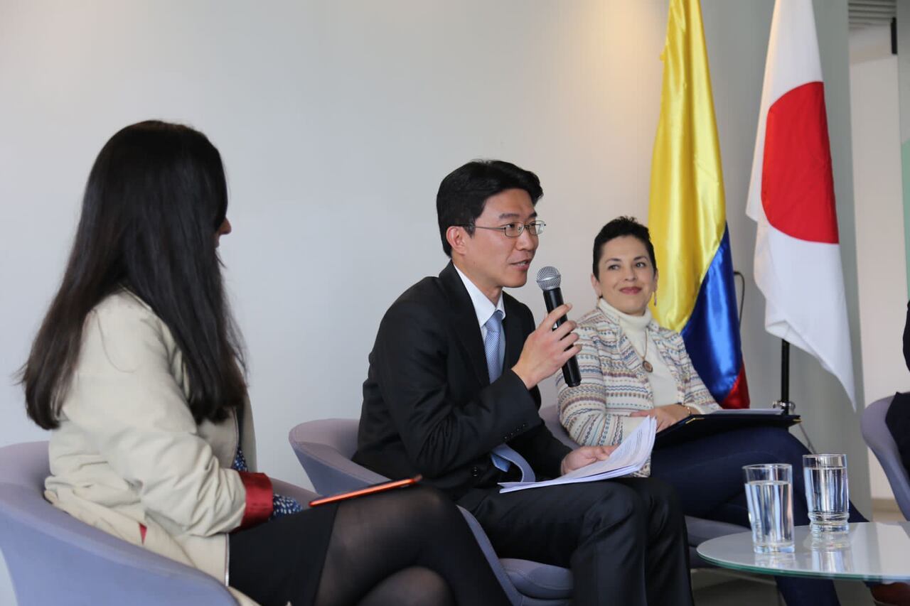 La Agencia de Ciencia y Tecnología de Japón (JST) ratificó como invitados a
9 estudiantes colombianos, el tutor de una institución educativa municipal y
una funcionaria de Minciencias.
