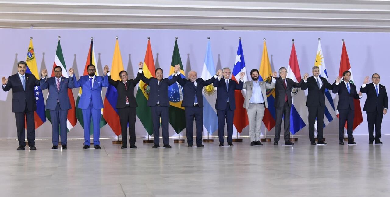 Gustavo Petro, reunión de presidentes de América del Sur