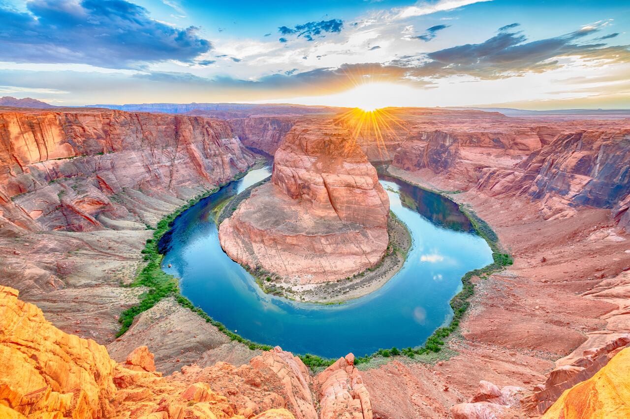 La Curva de la Herradura es el nombre del meandro en forma de herradura del río Colorado situado cerca de la ciudad de Page, Arizona, en los Estados Unidos