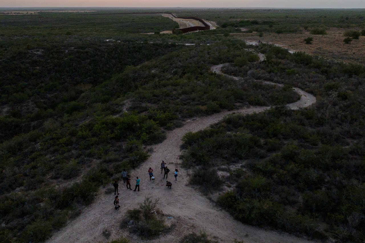 En imágenes : Solicitantes de asilo cruzan Río Grande hacia EE. UU.