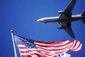 Bandera de Estados Unidos y viaje internacional. Getty Images.