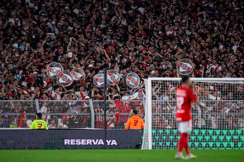 Hinchas de River Plate en el partido contra Internacional.