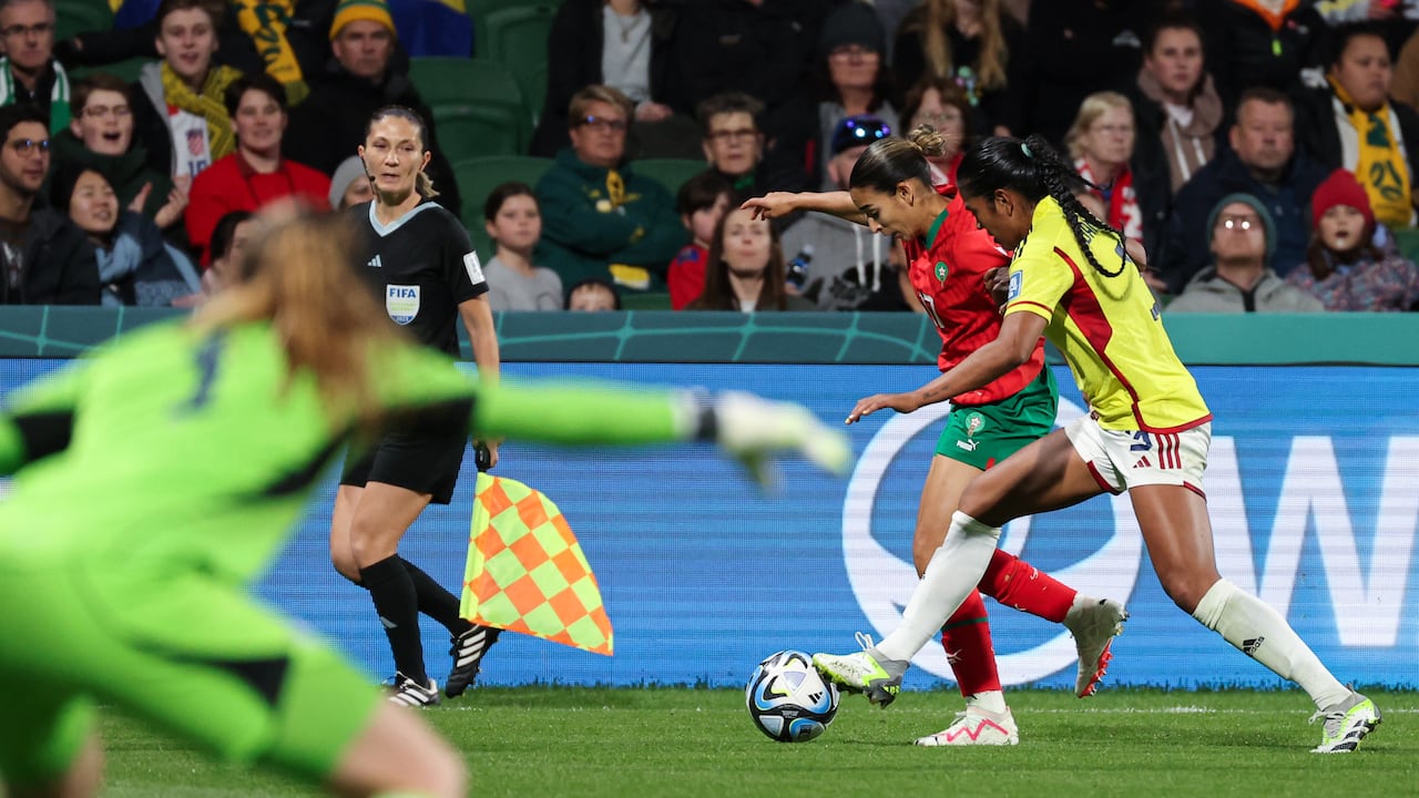 Colombia's defender #03 Daniela Arias (R) and Morocco's forward #07 Ghizlane Chebbak fight for the ball during the Australia and New Zealand 2023 Women's World Cup Group H football match between Morocco and Colombia at Perth Rectangular Stadium in Perth on August 3, 2023. (Photo by Colin MURTY / AFP)
