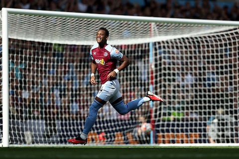 Jhon Durán celebrando su primer gol con el Aston Villa.