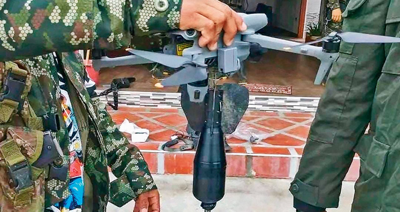  Así, las disidencias de Mordisco están acondicionando drones con explosivos para atacar a la fuerza pública en el Cauca.