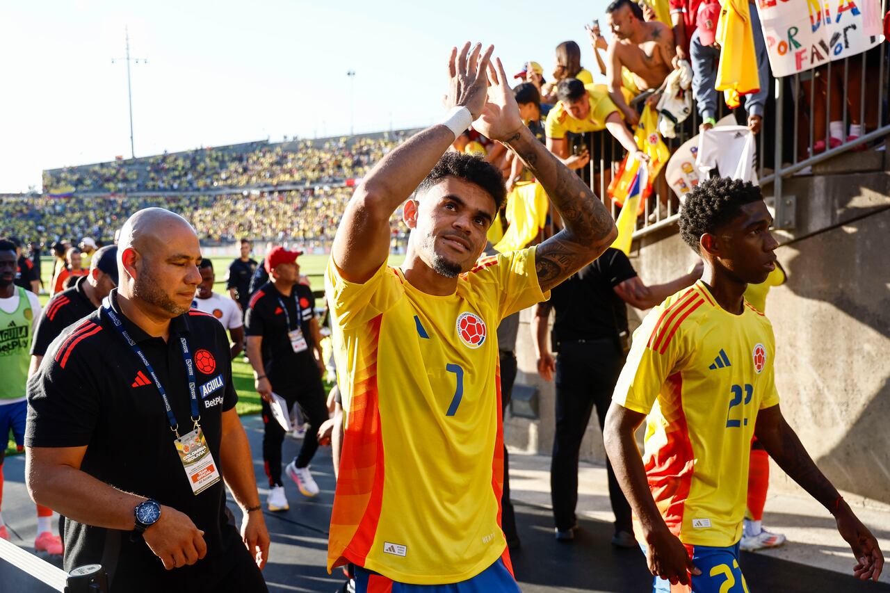 EAST HARTFORD, CT - JUNE 15: Luis Diaz #7 of Colombia acknowledges fans after their international friendly match against Bolivia at Pratt & Whitney Stadium on June 15, 2024 in Hartford, Connecticut.(Photo By Winslow Townson/Getty Images)
