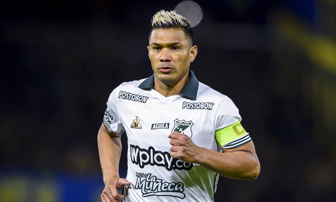 BUENOS AIRES, ARGENTINA - MAY 26: Teofilo Gutierrez of Deportivo Cali looks on during the Copa CONMEBOL Libertadores 2022 match between Boca Juniors and Deportivo Cali at Estadio Alberto J. Armando on May 26, 2022 in Buenos Aires, Argentina. (Photo by Getty Images/Marcelo Endelli)