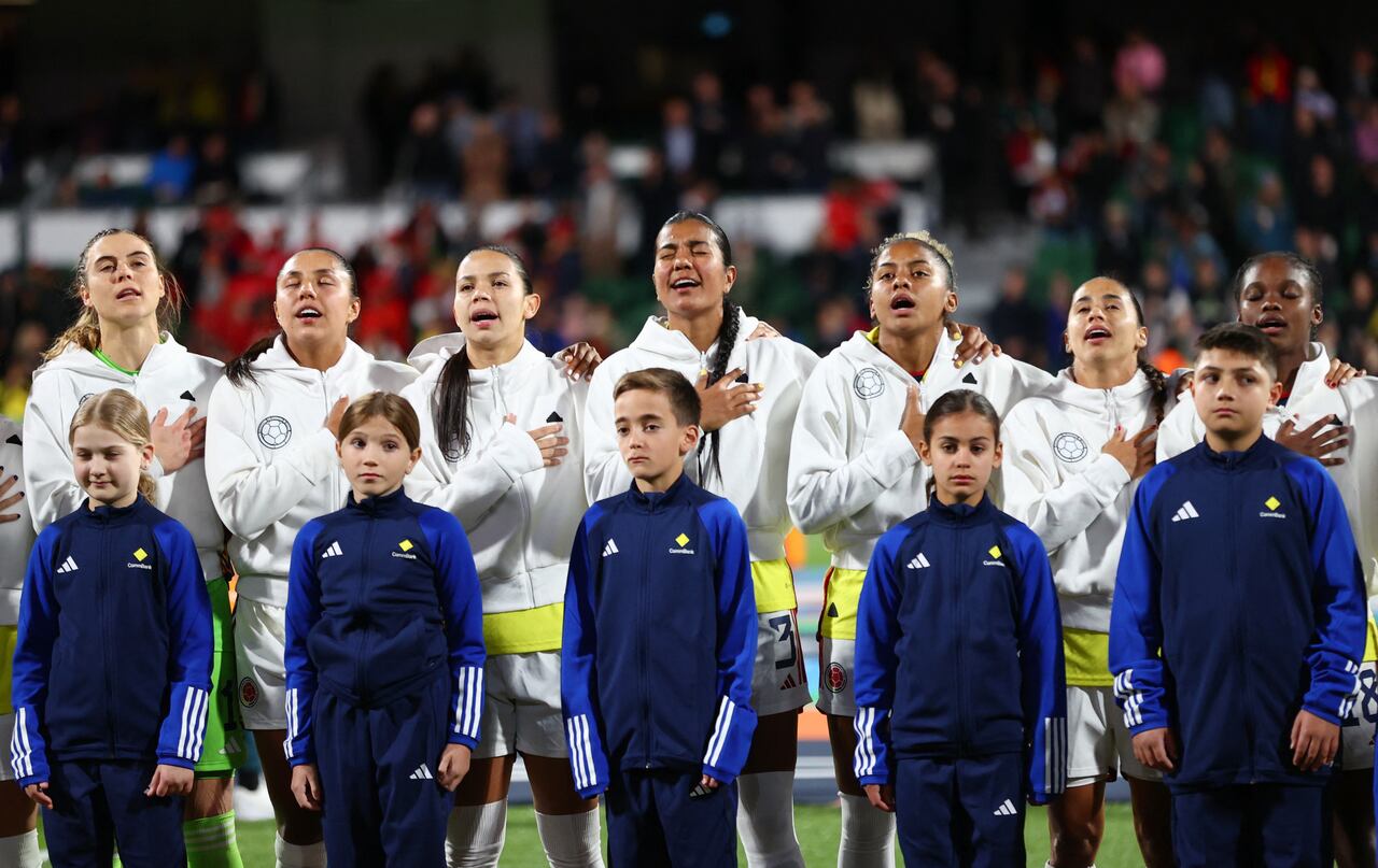 Soccer Football - FIFA Women’s World Cup Australia and New Zealand 2023 - Group H - Morocco v Colombia - Perth Rectangular Stadium, Perth, Australia - August 3, 2023 Colombia players line up during the national anthems before the match REUTERS/Luisa Gonzalez
