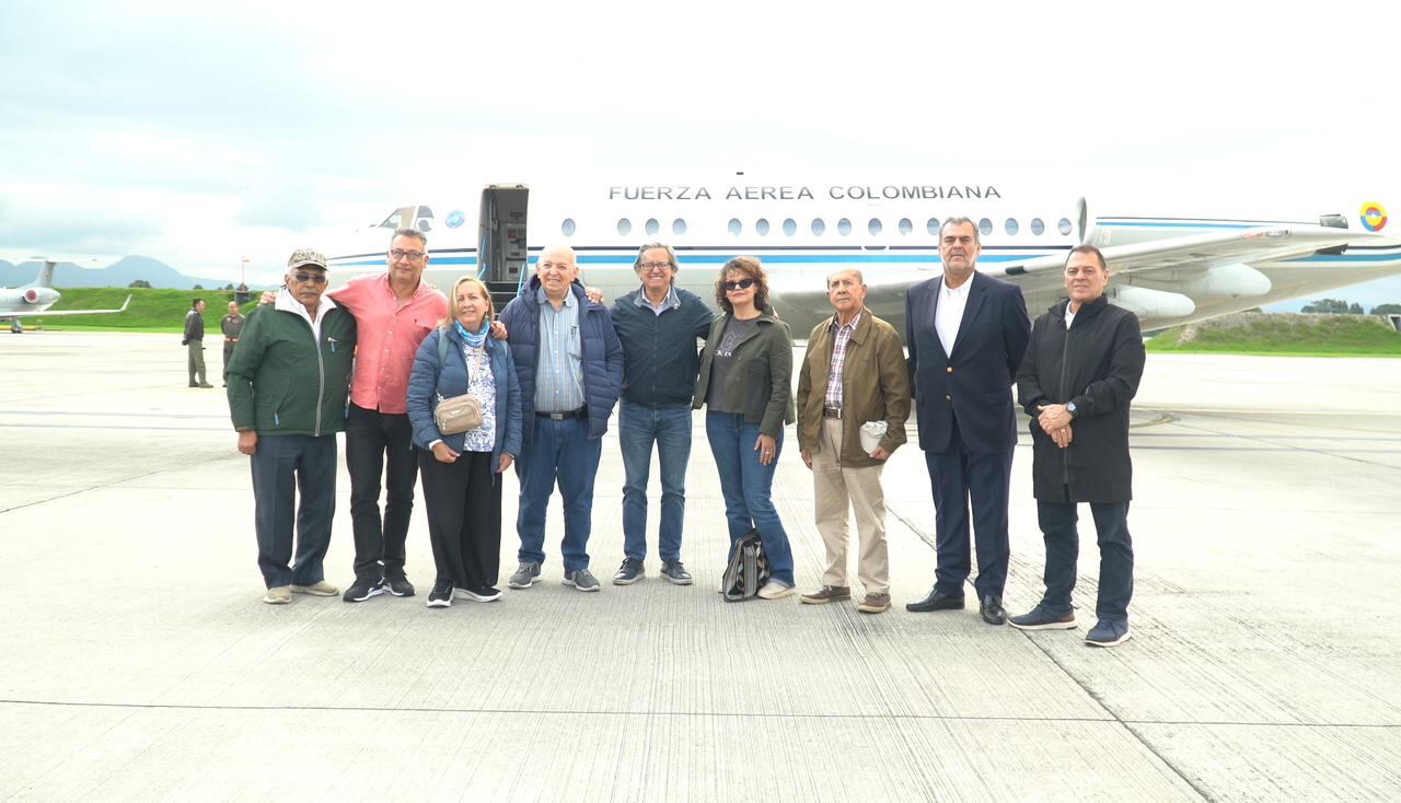 Joaquín Gómez junto con los negociadores del Gobierno Petro antes de viajar a Venezuela.