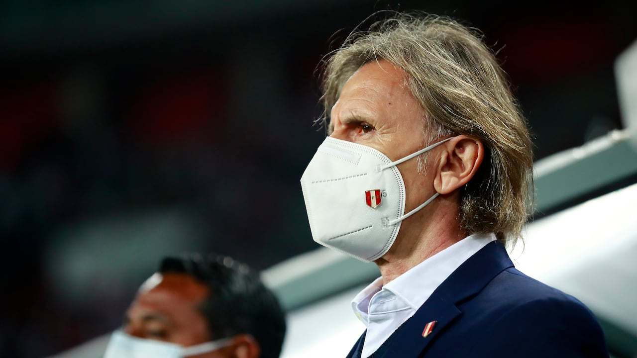 LIMA, PERU - OCTOBER 07: Ricardo Gareca coach of Peru looks on during a match between Peru and Chile as part of South American Qualifiers for Qatar 2022 at Estadio Nacional on October 07, 2021 in Lima, Peru. (Photo by Daniel Apuy/Getty Images)
