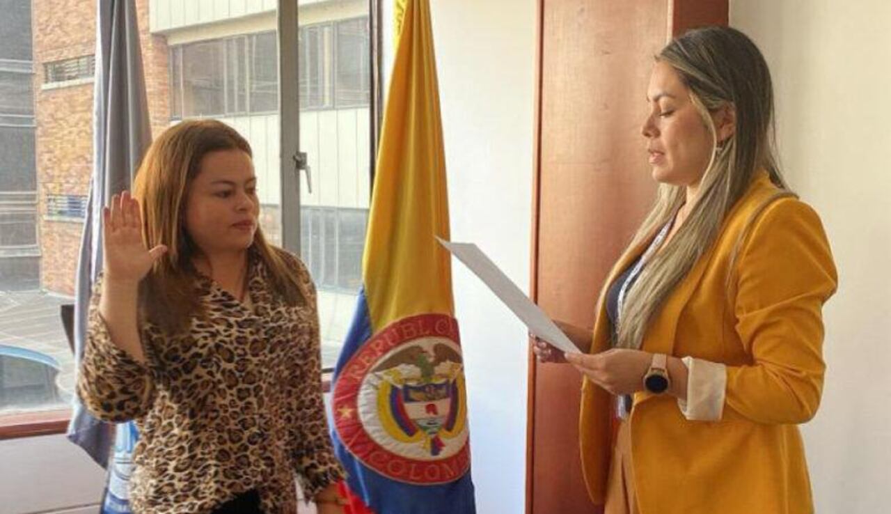 Johana Reyes (izq.) tomó posesión como subdirectora de Evaluación de Riesgo de la UNP en marzo del año pasado.