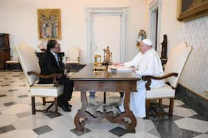 Gustavo Petro y el Papa Francisco en El Vaticano.