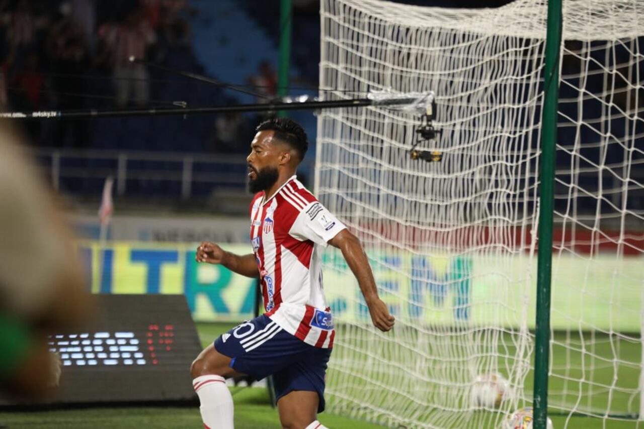Cariaco González celebrando su gol ante Atlético Huila