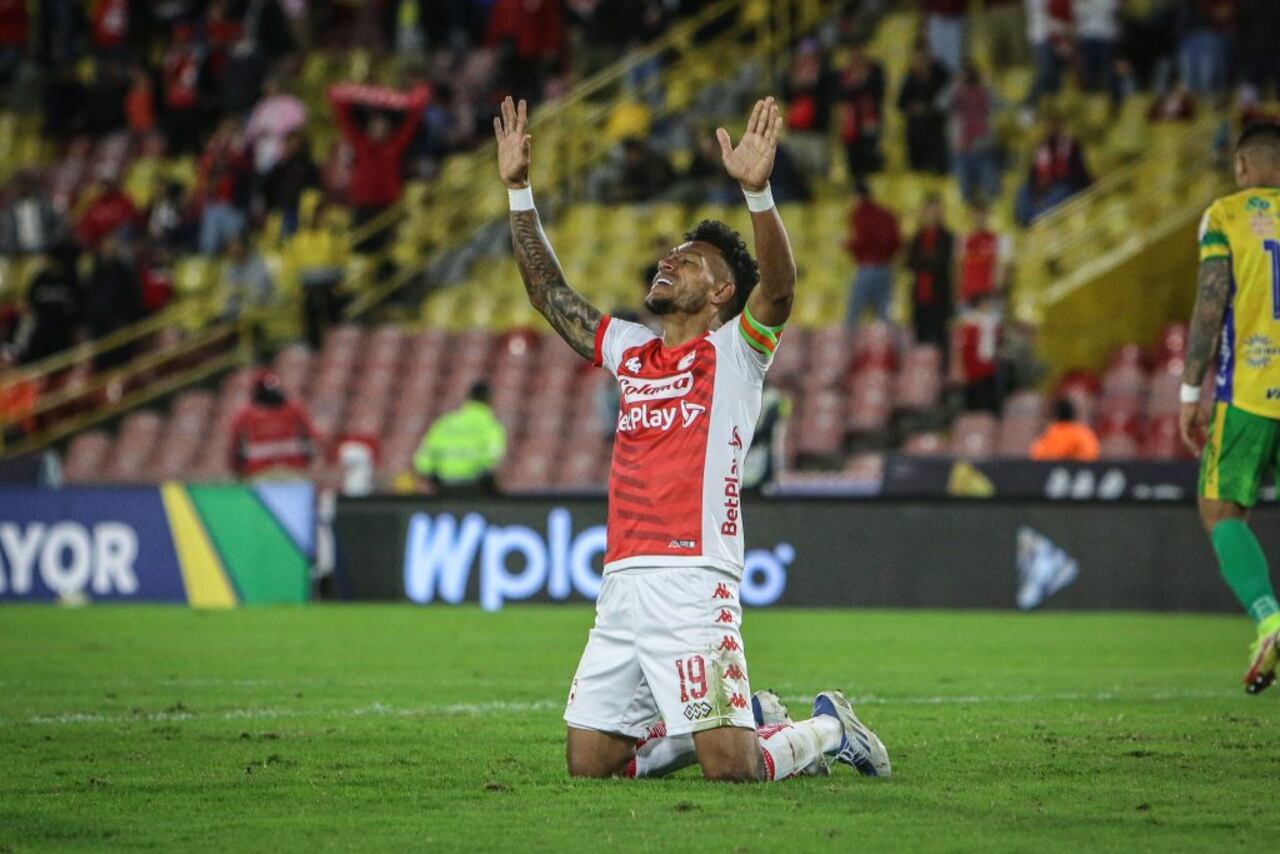 Wilson Morelo celebrando su último gol con Santa Fe