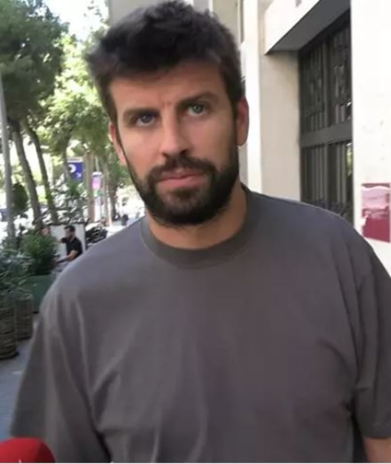 Piqué no quiso responder las preguntas de los reporteros