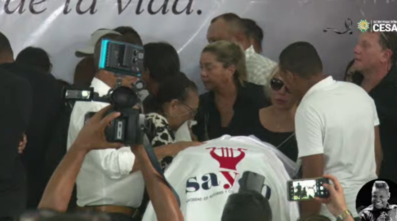Hilda Suárez, madre de Omar Geles llegó para despedirse de su hijo por última vez.