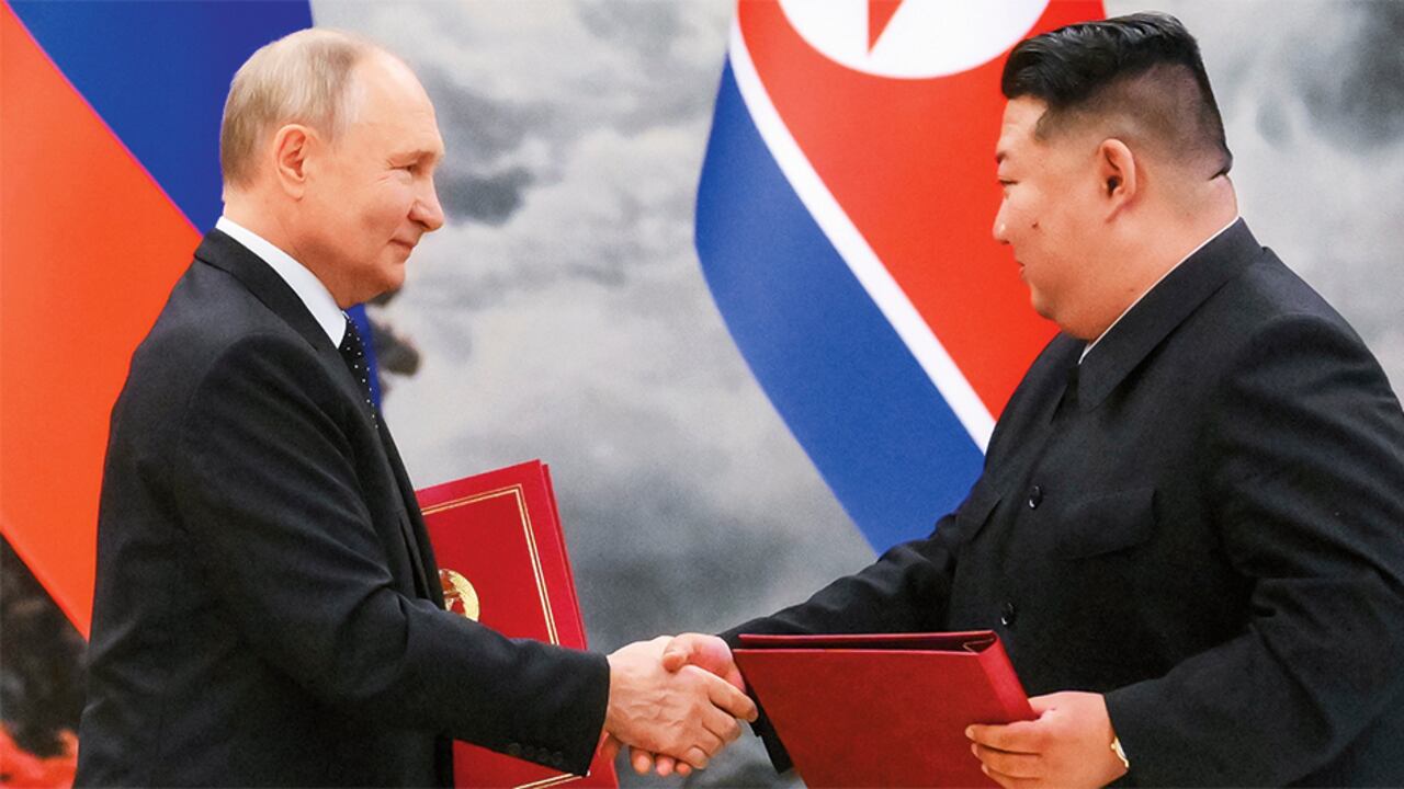 Vladímir Putin fue recibido con honores por Kim Jong-un. La pompa fue impresionante. 