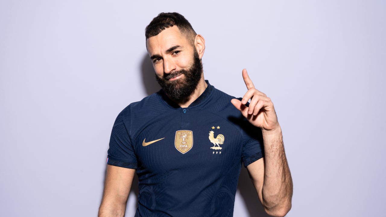 DOHA, QATAR - NOVEMBER 17: Karim Benzema of France poses during the official FIFA World Cup Qatar 2022 portrait session on November 17, 2022 in Doha, Qatar. (Photo by Getty Images/Michael Regan - FIFA/FIFA)