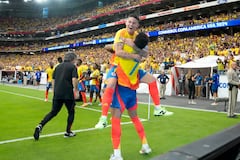Colombia's Luis Diaz, bottom, is congratulated by James Rodriguez after scoring his side's 3rd goal against Panama during a Copa America quarterfinal soccer match in Glendale, Ariz., Saturday, July 6, 2024. (AP Photo/Rick Scuteri)