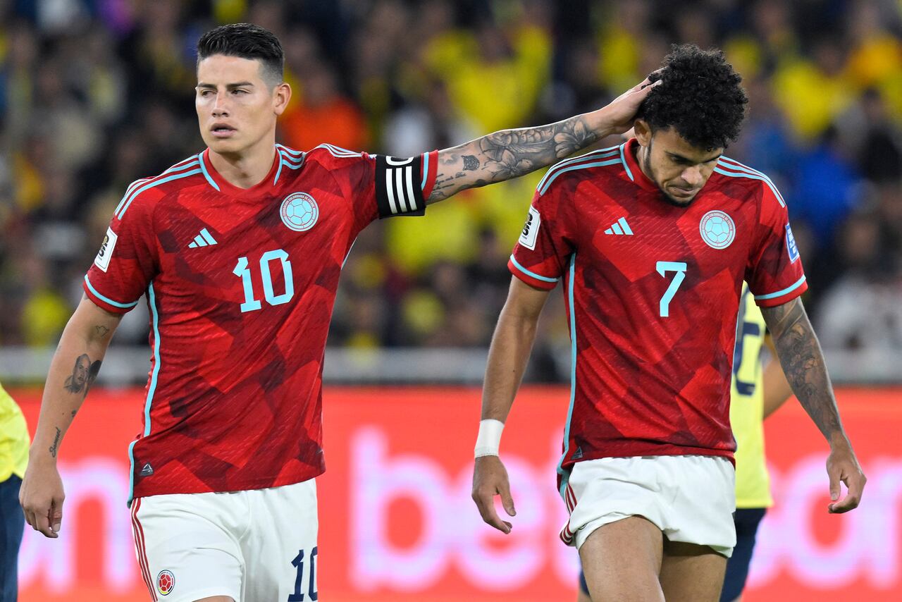 James Rodríguez consolando a Luis Díaz tras el cobro de penal.