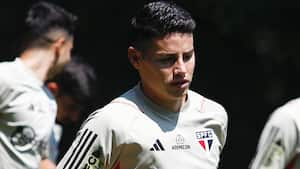 James Rodríguez sigue esperando su oportunidad de ganarse el puesto.