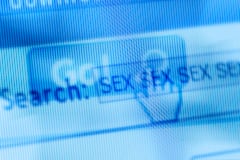 Google toma medidas contra los que buscan páginas eróticas.