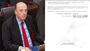Álvaro Leyva sigue firmando decretos, pese a su suspensión.