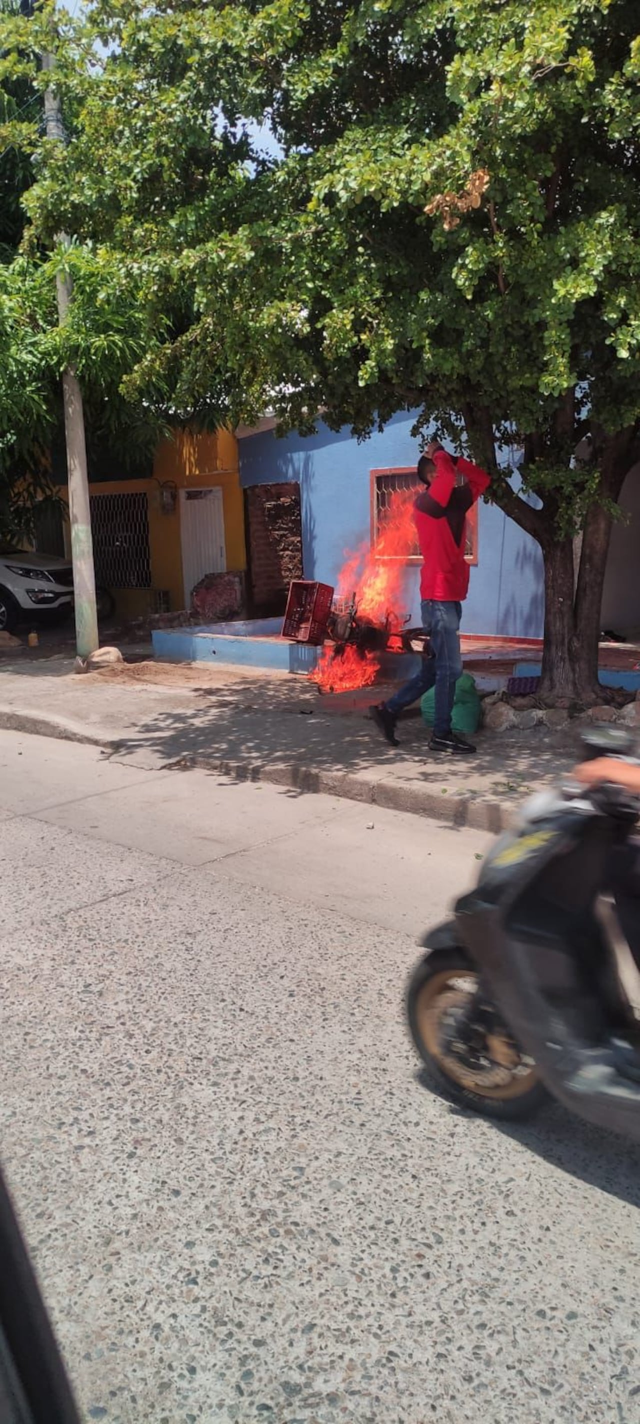 Motocicleta incinerada en Valledupar.