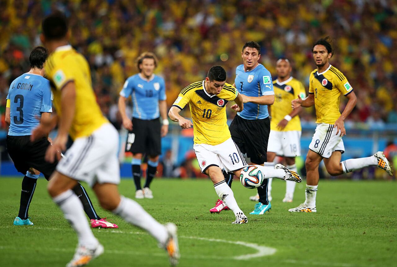 James Rodríguez anotó doblete contra Uruguay en los octavos de final del Mundial Brasil 2014.