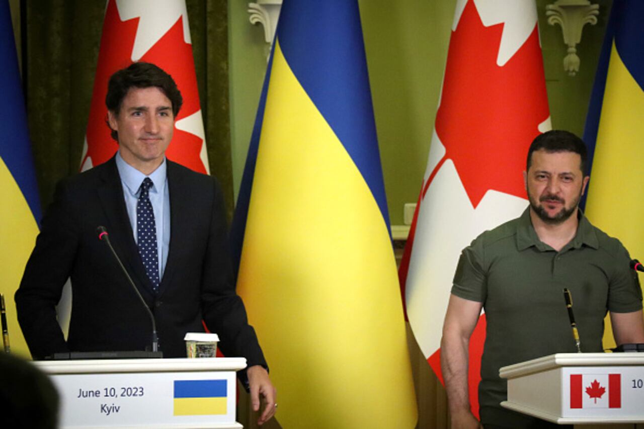 Está previsto que Zelenskyy y Trudeau vayan de Ottawa a Toronto para reunirse con la comunidad ucraniana local. En Canadá viven alrededor de 1,4 millones de personas de ascendencia ucraniana, cerca del 4% de la población.