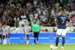 Kylian Mbappé reacciona tras el gol de Toulouse que decretó el empate.
